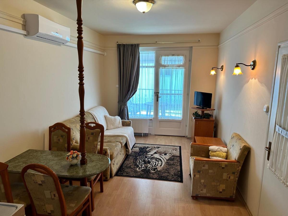 Cozy Garden Apartman Apartment Gyula Bagian luar foto