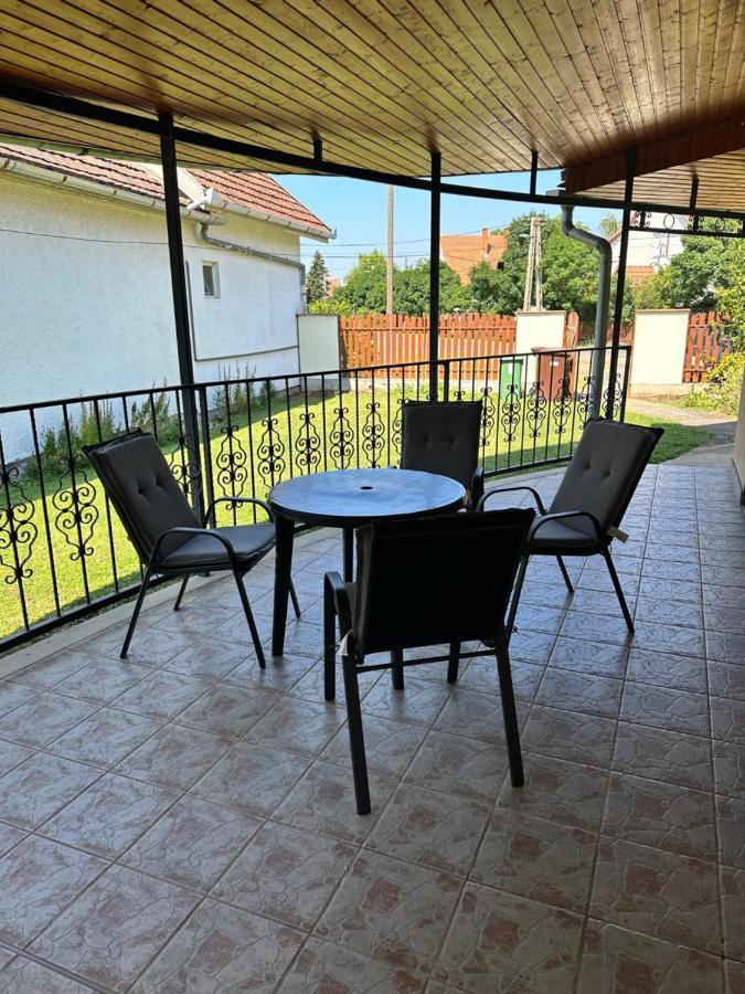 Cozy Garden Apartman Apartment Gyula Bagian luar foto
