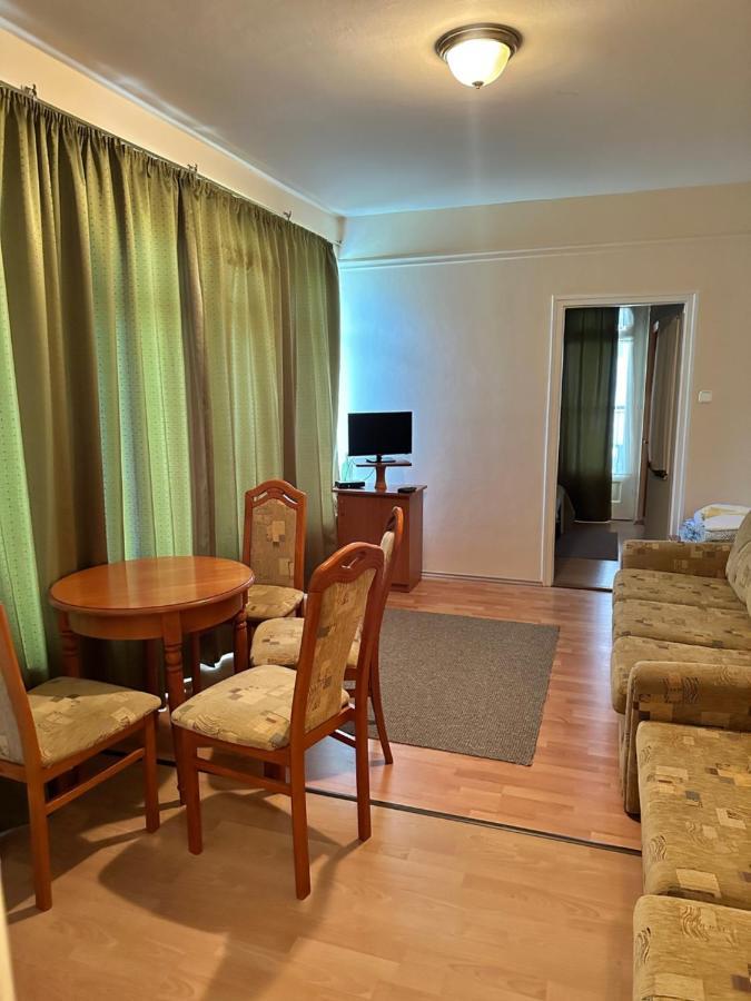 Cozy Garden Apartman Apartment Gyula Bagian luar foto